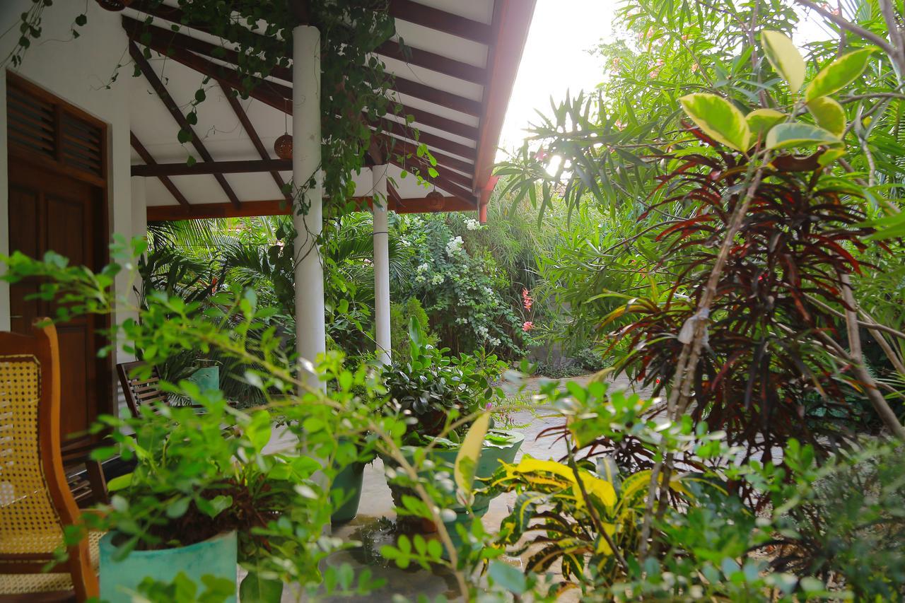 Eagle Homestay Tangalle Exterior photo
